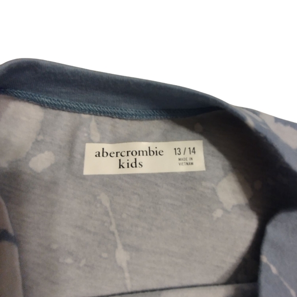 Abercrombie Kids Blue and White Tie-Dye Bleach Splattered Soft T-Shirt - Picture 3 of 5